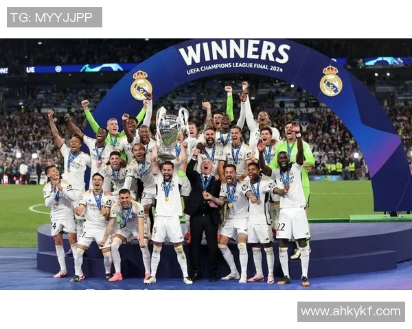 足球明星的辉煌历程与影响力分析探讨