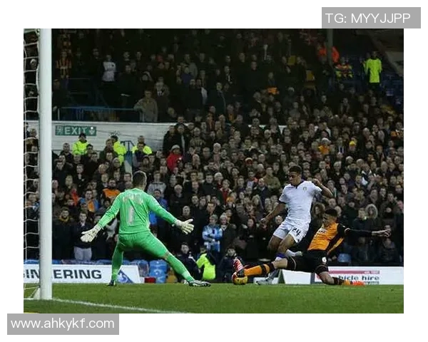 足球明星精彩瞬间带球射门的震撼画面展现球场魅力与激情